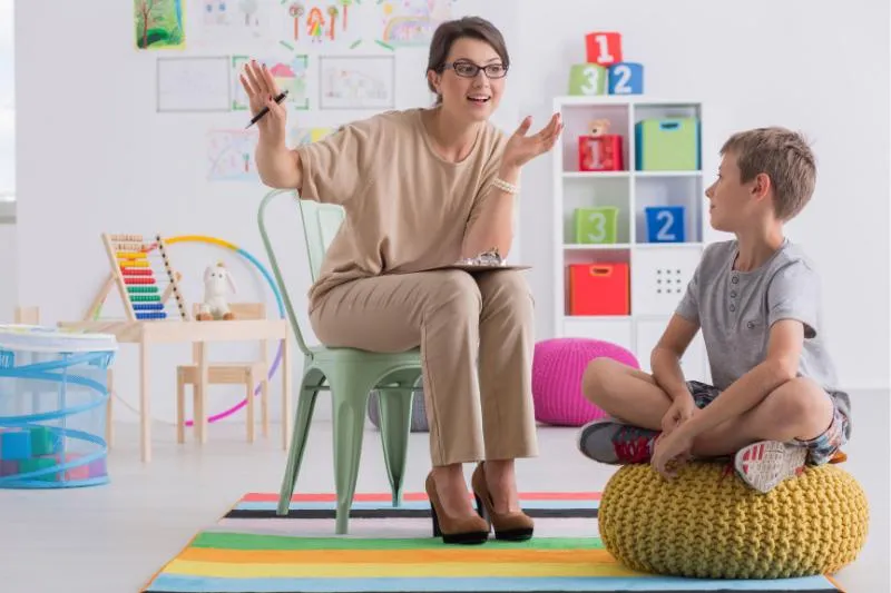 Ile godzin pracuje pedagog szkolny? Poznaj tajniki i nieznane fakty o jego codziennym życiu w szkole