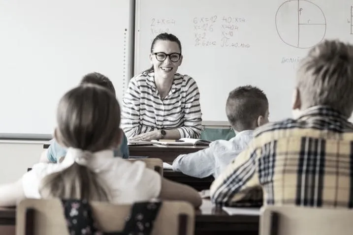 Jak wygląda zakres obowiązków nauczyciela w codziennej pracy w szkole?