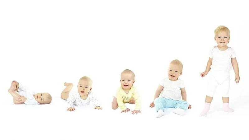 Kluczowe momenty w życiu dziecka: jak liczyć skoki rozwojowe i nie przegapić najważniejszych chwil