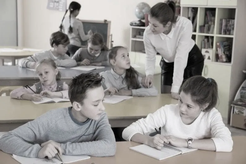 Kompletny zakres obowiązków pomocy nauczyciela w przedszkolu – praktyczny przewodnik do pobrania
