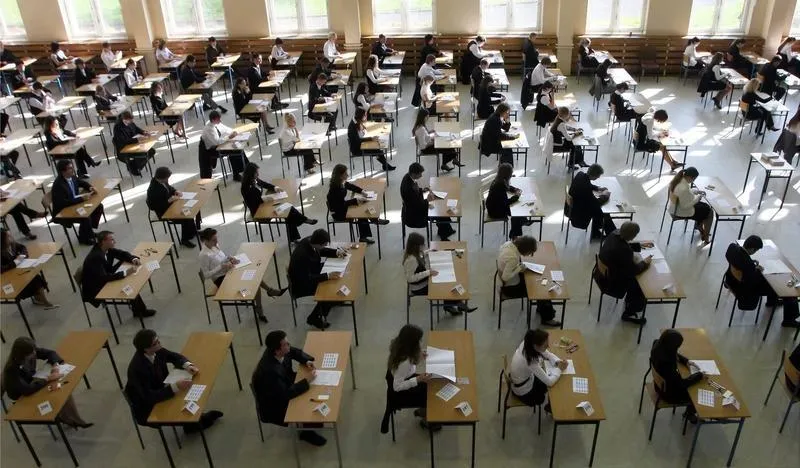 Matura w Polsce: W jakim wieku przystępuje się do egzaminu? Odkryj kluczowe informacje edukacyjne