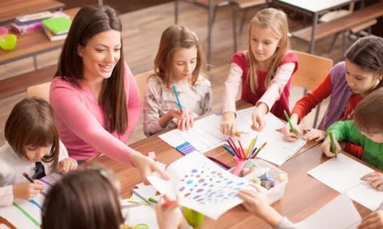 Optymalizacja czasu w edukacji wczesnoszkolnej: szczegółowy podział godzin dla klas 1-3
