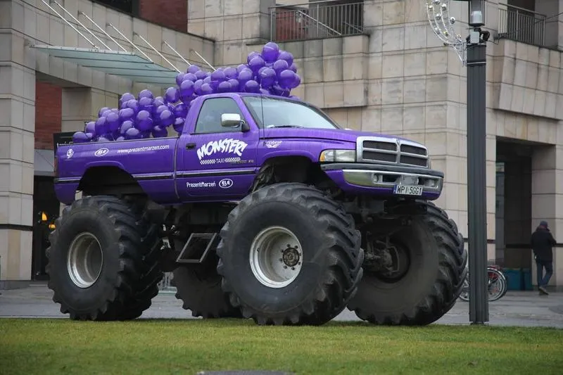 Zdalnie sterowane monster trucki